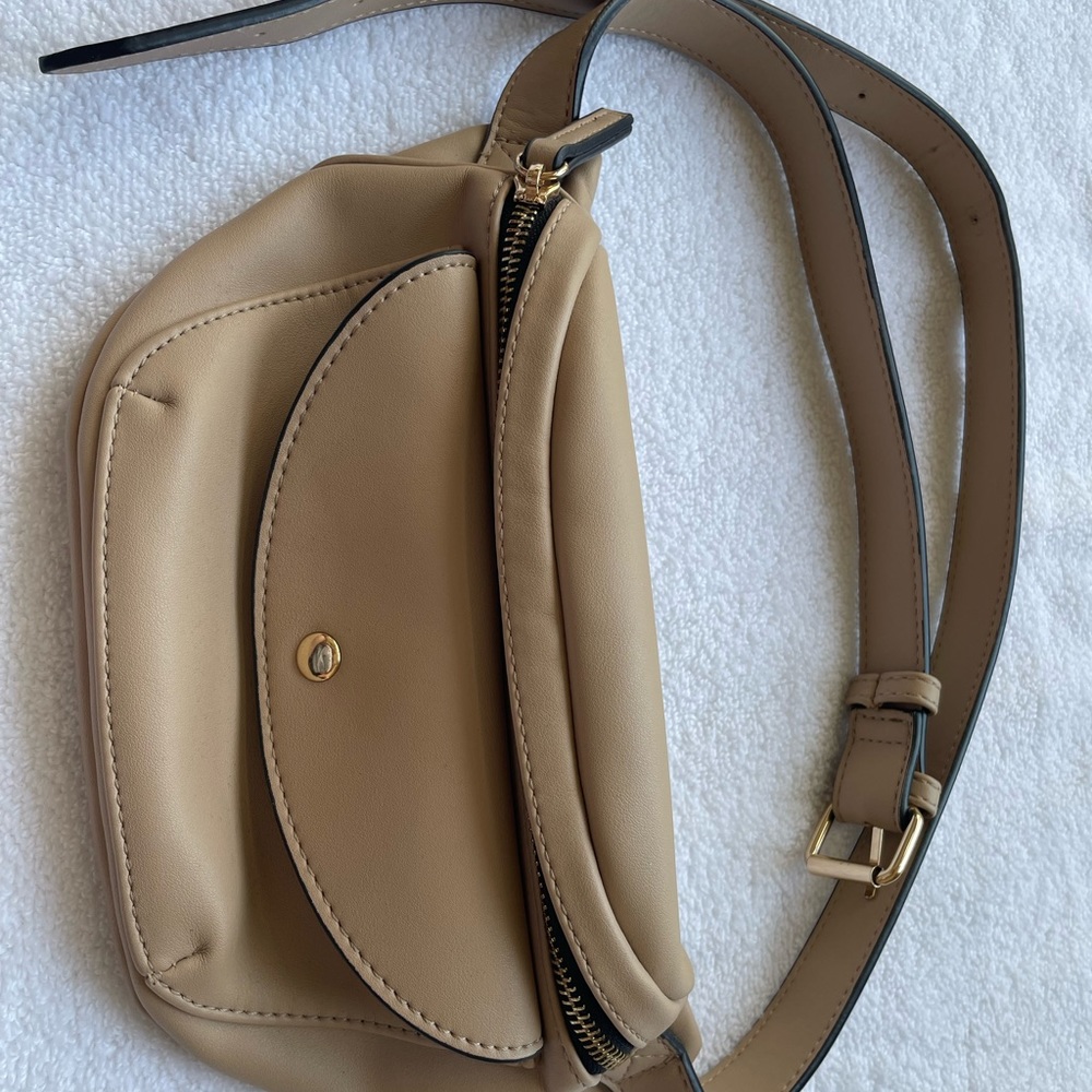 Tan/ nude color- Fanny pack no brand